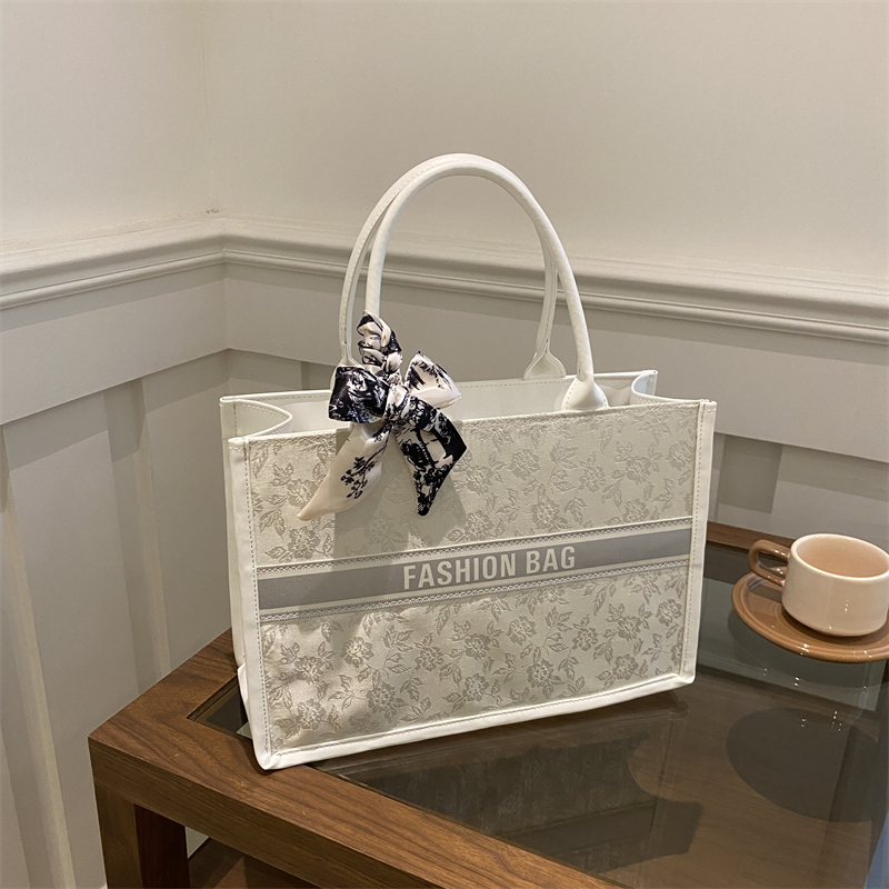 Women Bags On Sale - حقيبة يد نسائية فاخرة وأنيقة من