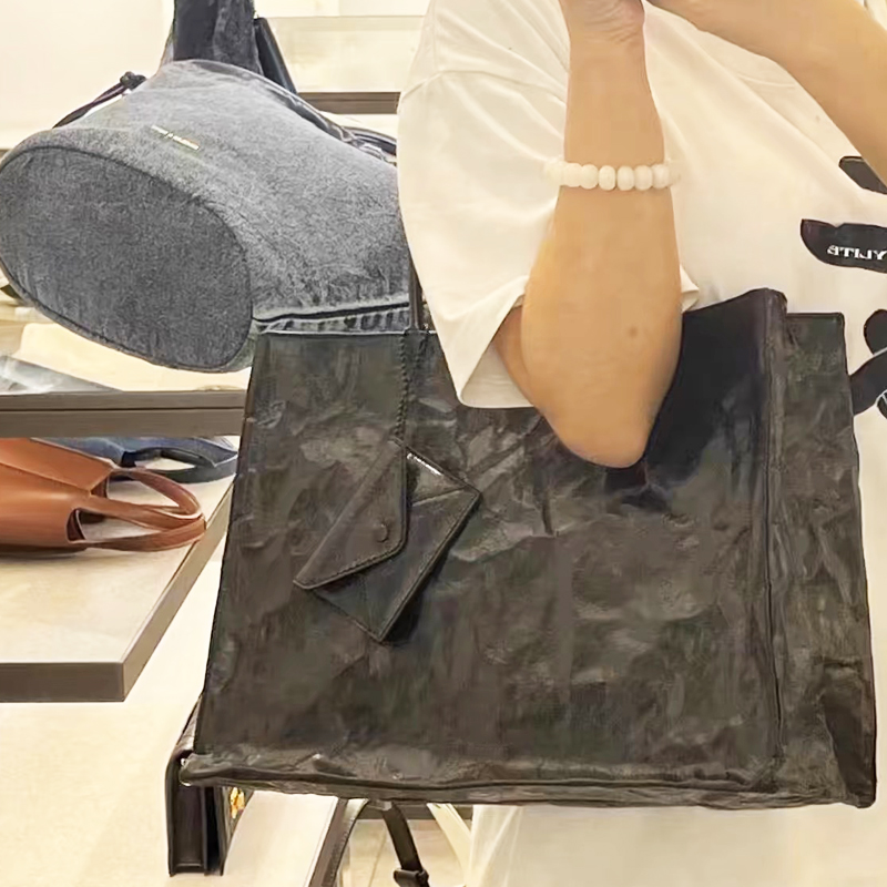 أكياس محفورة على ورق كرافت الك - مراجعة Women Bags On Sale وسعره