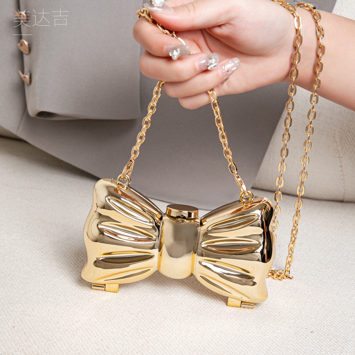 حقيبة كلاتش صغيرة معدنية ذهبية - مراجعة Clutch Bag Evening وسعره