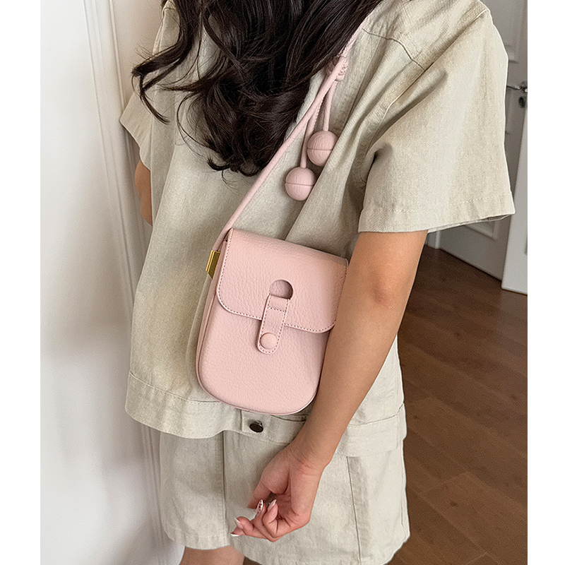 حقيبة كتف صغيرة فاخرة باللون ا - مراجعة Women Bags Luxury Brands وسعره