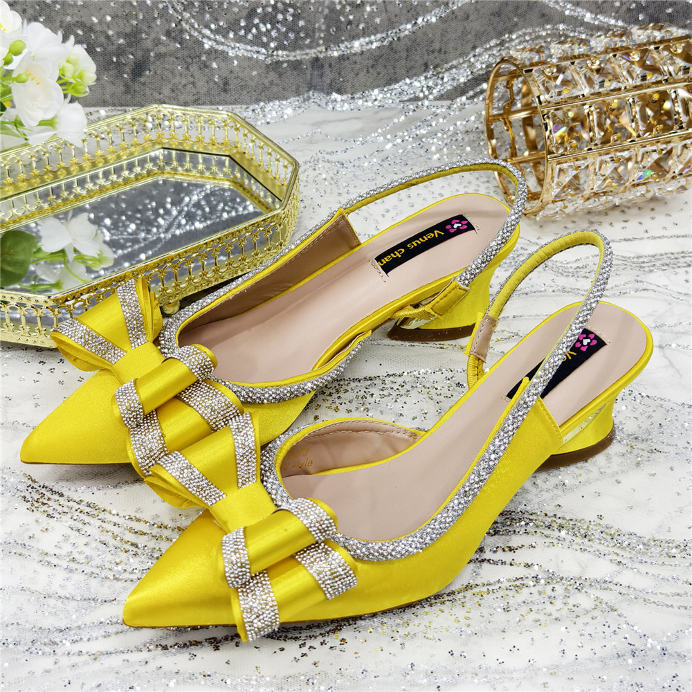 مجموعة أنيقة من حذاء كعب عالٍ  - مراجعة Clutch Bag Evening وسعره